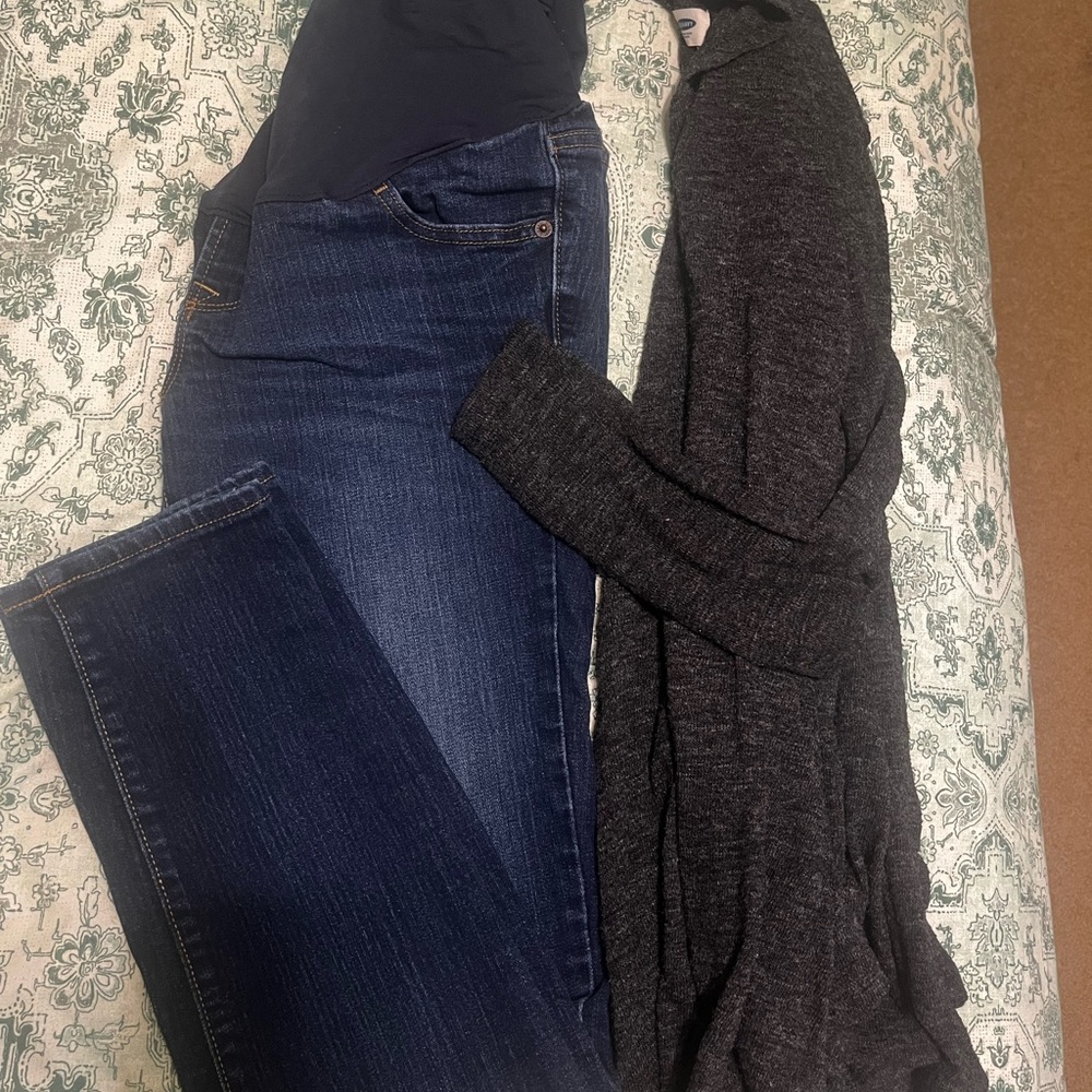 Chic Gray Cardigan and Blue Denim Jeans Set